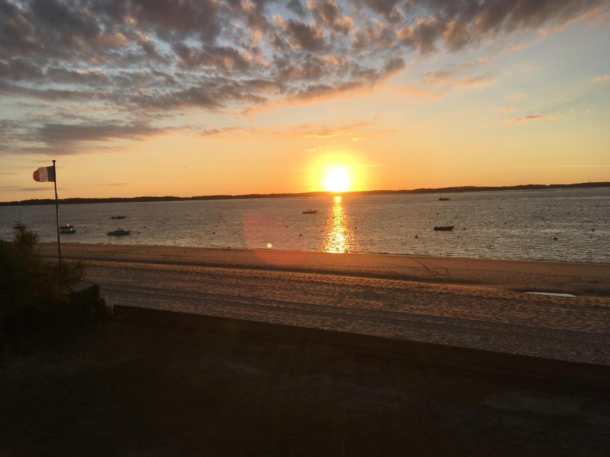 Appartement Arcachon Perreire Premiere Ligne Les Pieds Dans L Eau Vue Magnifique Sur Le Bassin Esterno foto